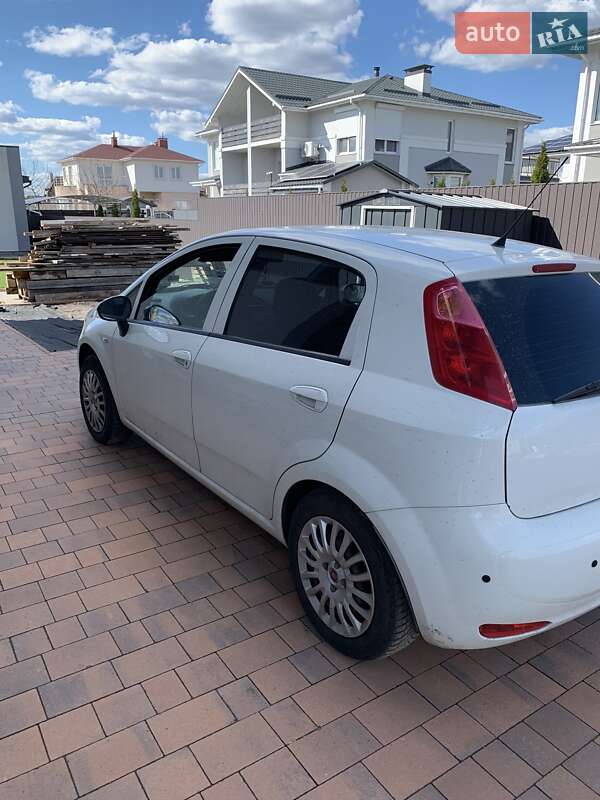 Хэтчбек Fiat Punto 2015 в Киеве