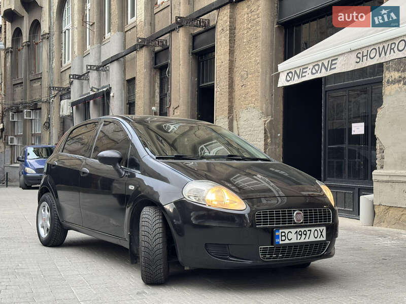 Хэтчбек Fiat Punto 2009 в 