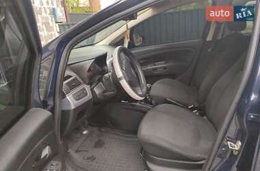 Хетчбек Fiat Punto 2009 в 