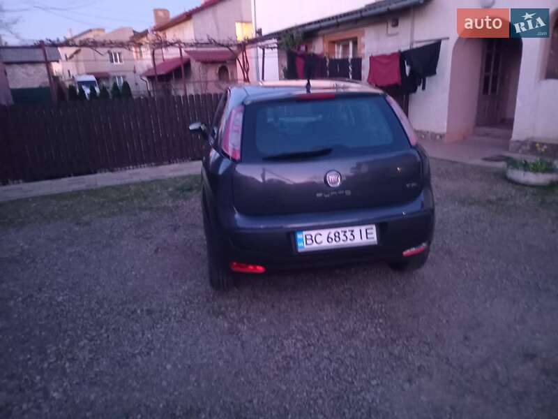 Хэтчбек Fiat Punto 2011 в Стрые