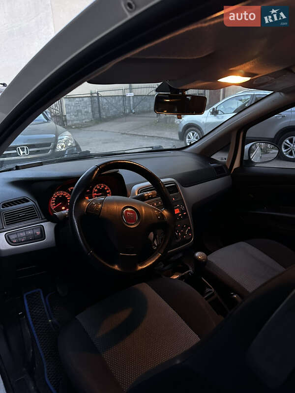 Хэтчбек Fiat Punto 2011 в Ивано-Франковске