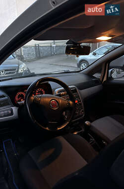 Хэтчбек Fiat Punto 2011 в 