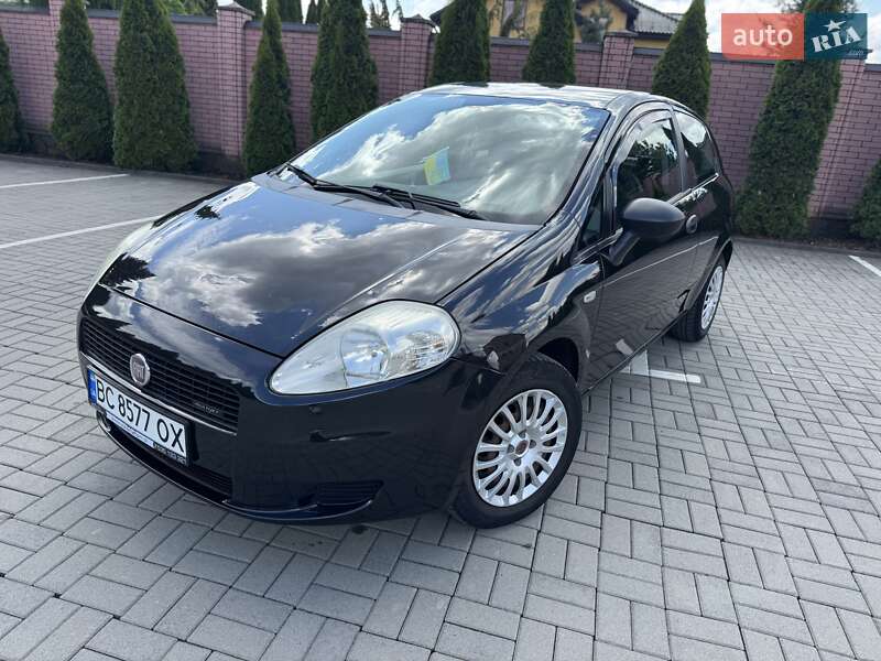 Хэтчбек Fiat Punto 2009 в 
