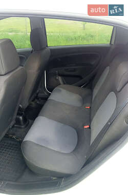 Хэтчбек Fiat Punto 2009 в 