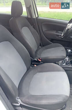 Хэтчбек Fiat Punto 2009 в 