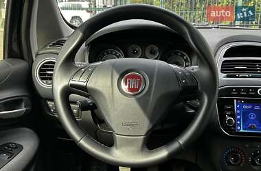 Хэтчбек Fiat Punto 2010 в 