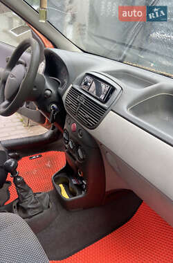 Хэтчбек Fiat Punto 2000 в 