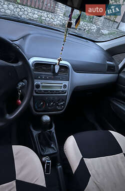 Хетчбек Fiat Punto 2010 в 