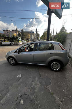 Хэтчбек Fiat Punto 2010 в 