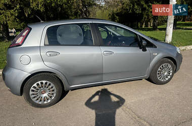 Хэтчбек Fiat Punto 2010 в 