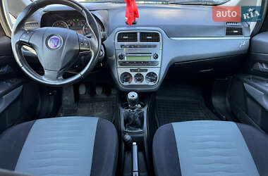 Хэтчбек Fiat Punto 2009 в 