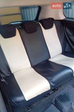 Хэтчбек Fiat Punto 2006 в 