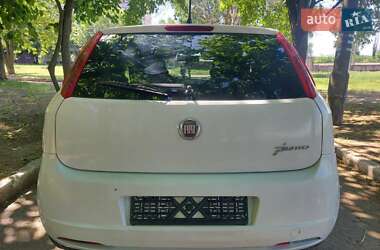Хэтчбек Fiat Punto 2011 в 