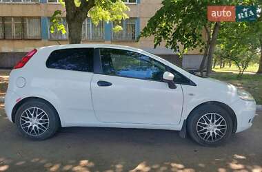 Хэтчбек Fiat Punto 2011 в 