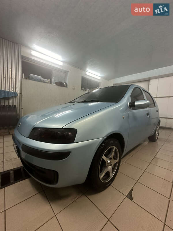 Хэтчбек Fiat Punto 2002 в Великом Березном