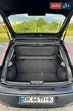 Хэтчбек Fiat Punto 2011 в 