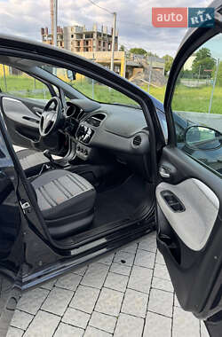 Хэтчбек Fiat Punto 2011 в 