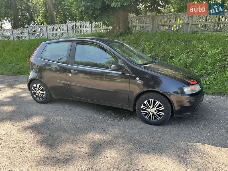 Хэтчбек Fiat Punto 2001 в 