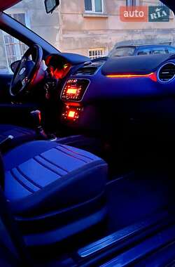 Хэтчбек Fiat Punto 2010 в 