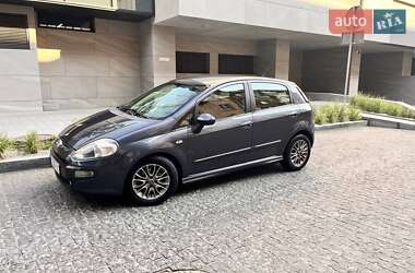Хэтчбек Fiat Punto 2010 в 