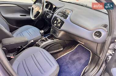 Хэтчбек Fiat Punto 2010 в 