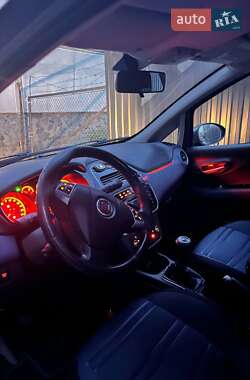 Хэтчбек Fiat Punto 2010 в 
