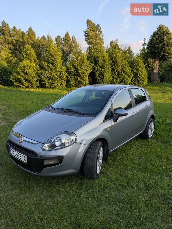 Хэтчбек Fiat Punto 2011 в 