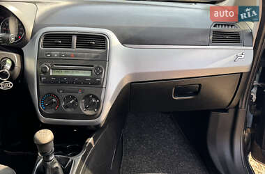Хэтчбек Fiat Punto 2009 в 