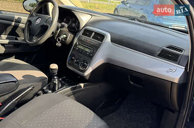 Хэтчбек Fiat Punto 2009 в 
