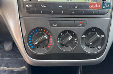 Хэтчбек Fiat Punto 2009 в 