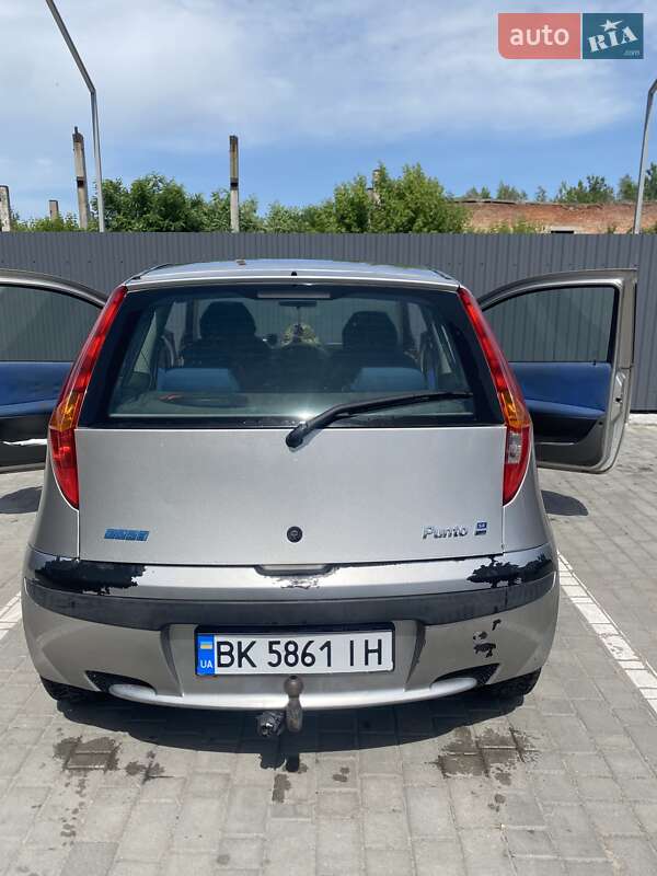 Хетчбек Fiat Punto 2002 в Карпилівці