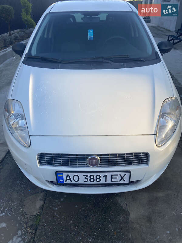 Хэтчбек Fiat Punto 2011 в Ужгороде