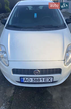Хэтчбек Fiat Punto 2011 в 