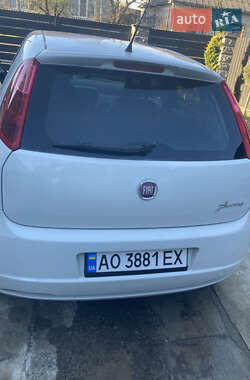 Хэтчбек Fiat Punto 2011 в 