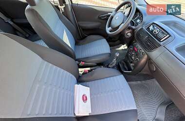 Хэтчбек Fiat Punto 2010 в 