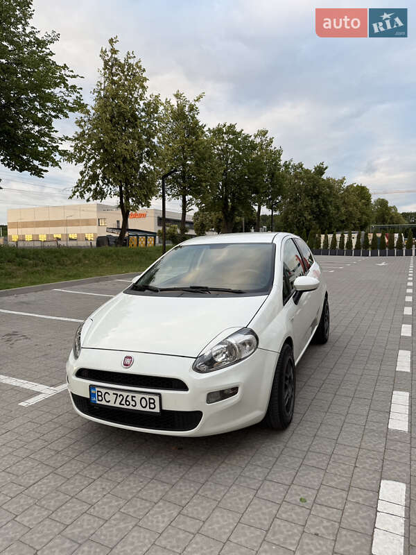 Хэтчбек Fiat Punto 2015 в Львове
