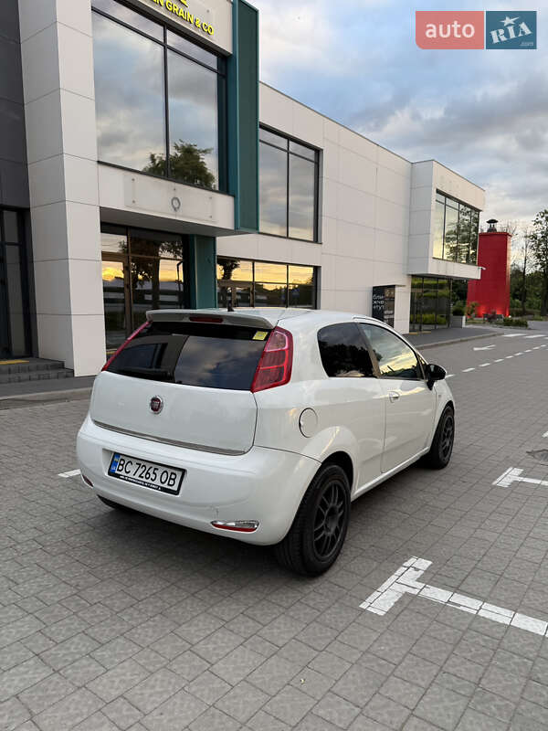 Хэтчбек Fiat Punto 2015 в Львове