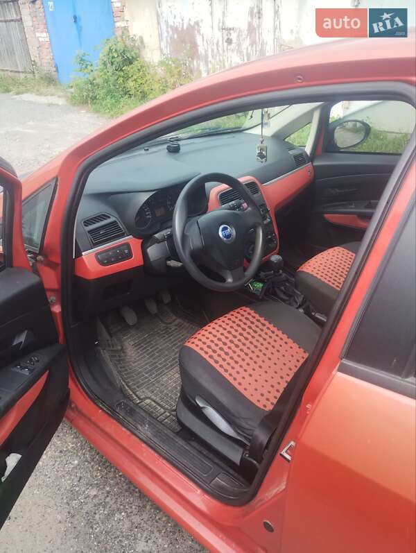 Хетчбек Fiat Punto 2006 в Старокостянтинові