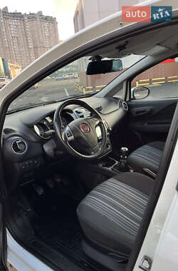 Хэтчбек Fiat Punto 2011 в 