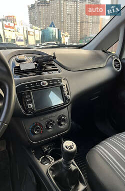 Хэтчбек Fiat Punto 2011 в 