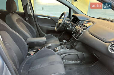 Хэтчбек Fiat Punto 2011 в 
