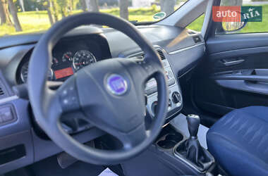 Хэтчбек Fiat Punto 2009 в 