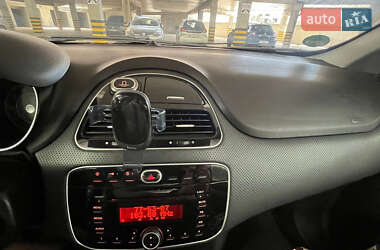Хэтчбек Fiat Punto 2010 в 