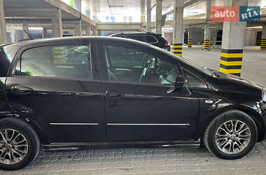 Хэтчбек Fiat Punto 2010 в 