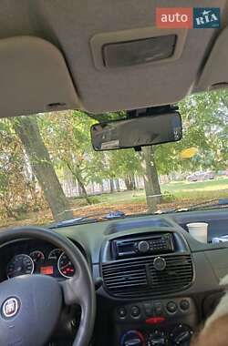 Хэтчбек Fiat Punto 2010 в 