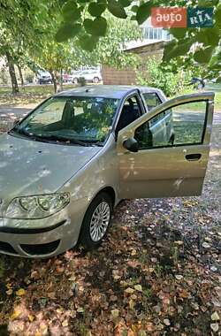 Хэтчбек Fiat Punto 2010 в 