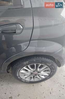 Хэтчбек Fiat Punto 2011 в 
