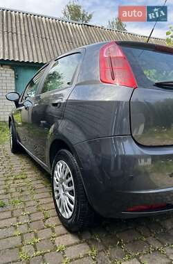 Хэтчбек Fiat Punto 2009 в 