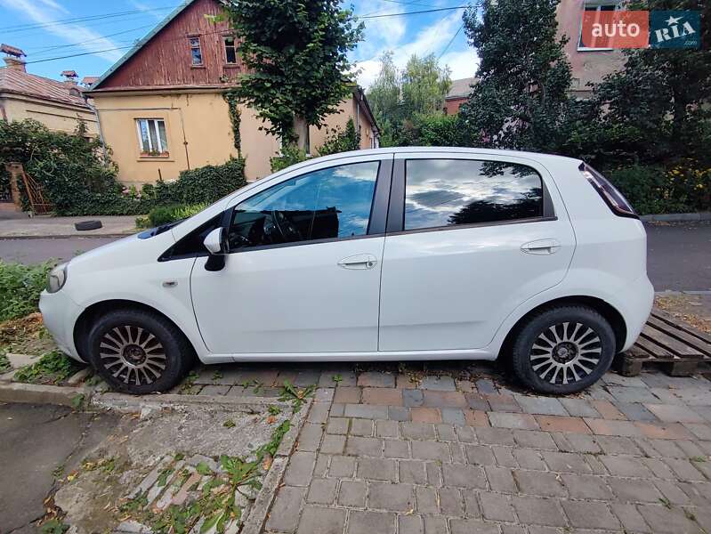 Хэтчбек Fiat Punto 2012 в Ровно