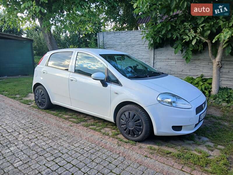 Хэтчбек Fiat Punto 2008 в 